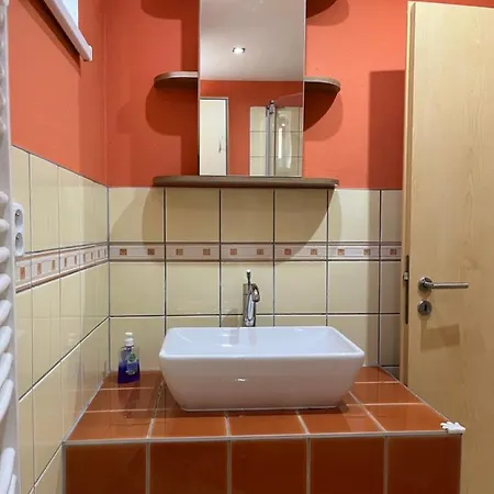 Dom Melissa V Malebnej Obci Banka * ピエシュチャニ