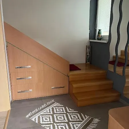 Dom Melissa V Malebnej Obci Banka *